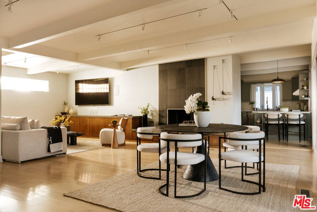 8558   Hollywood Blvd 3BR Sunset Strip La