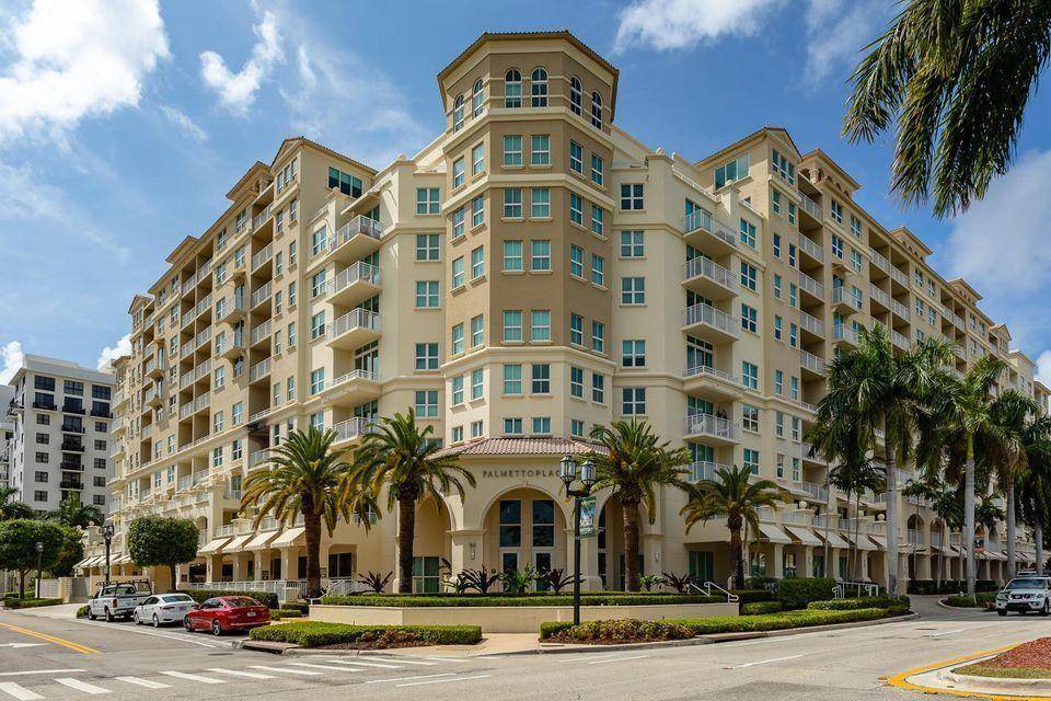 PHOTOS COMING SOON ! Newly Designer decorated furnished luxury seasonal rental available in downtown Boca Raton, Amazing location, close to all that Boca has to offer.