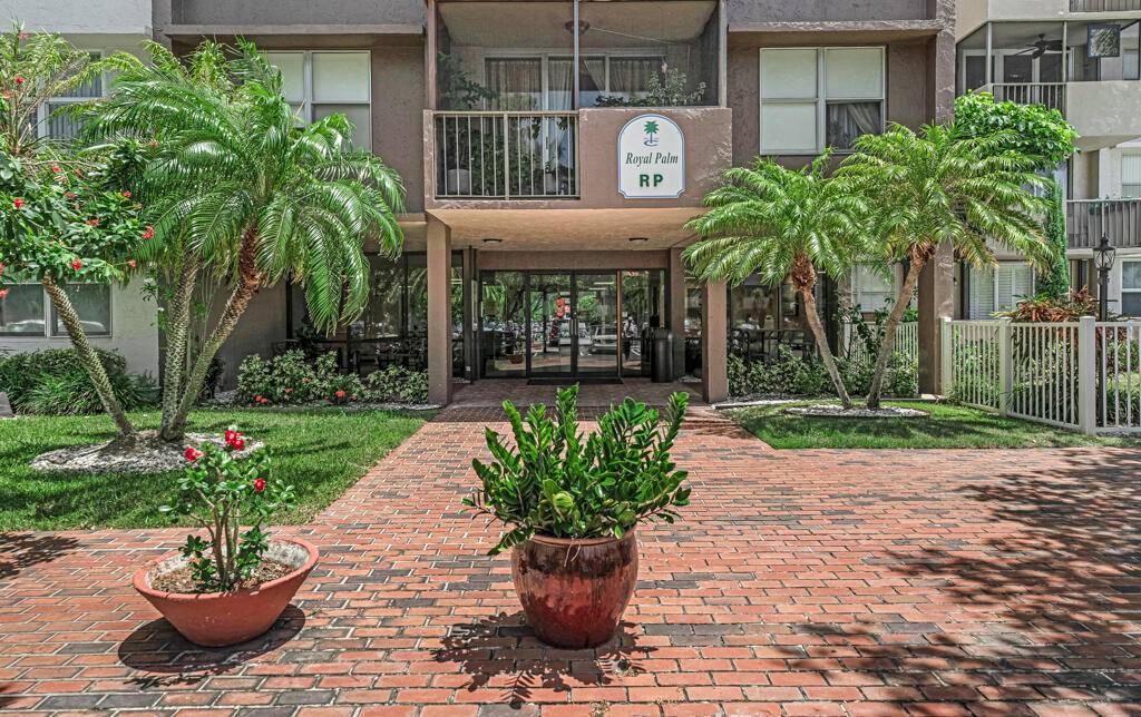 Desired gated community located in the heart of Pompano Beach.