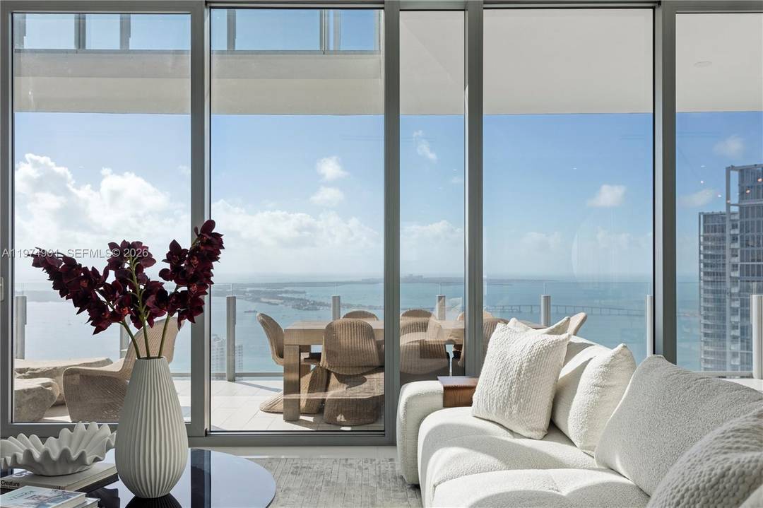 Aston Martin Residences, 5002.