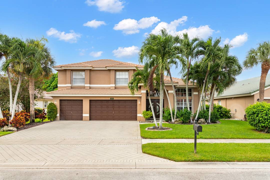 Welcome to the Grand Isles community in Wellington a highly sought after neighborhood offering the perfect blend of luxury, convenience, and top rated schools.