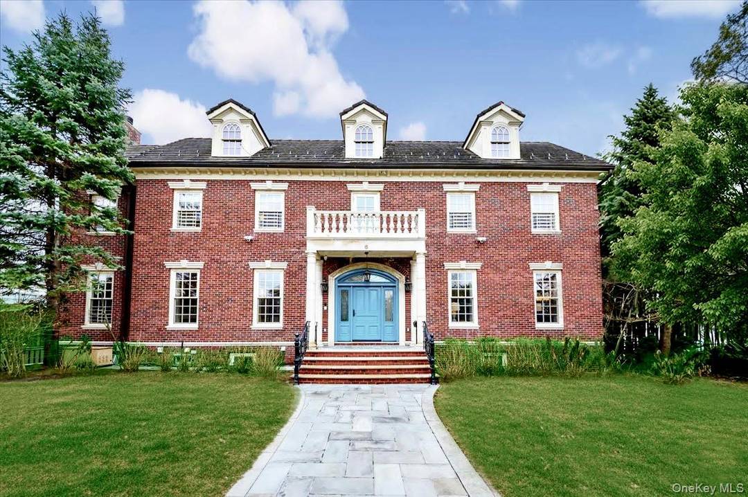 Located in the historic neighborhood of Douglaston Manor, this exceptional 5 bedroom 3.