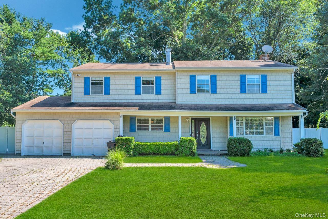 Welcome to 28 Niewood, a classic Essex Colonial nestled on a spacious amp ; 3 4 acre lot in the sought after Park Ridge Estates.