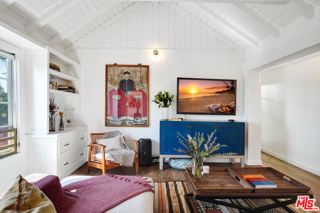 3531  Wonder View Drive 2BR Hollywood Hills East La