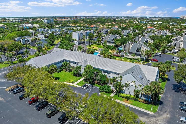 AVAILABLE 2027 SEASON DEC 2026 Through APRIL 2027 Experience beachside living in this renovated 1 bedroom, 1 bathroom condo, nestled on the first floor of the sought after development of ...