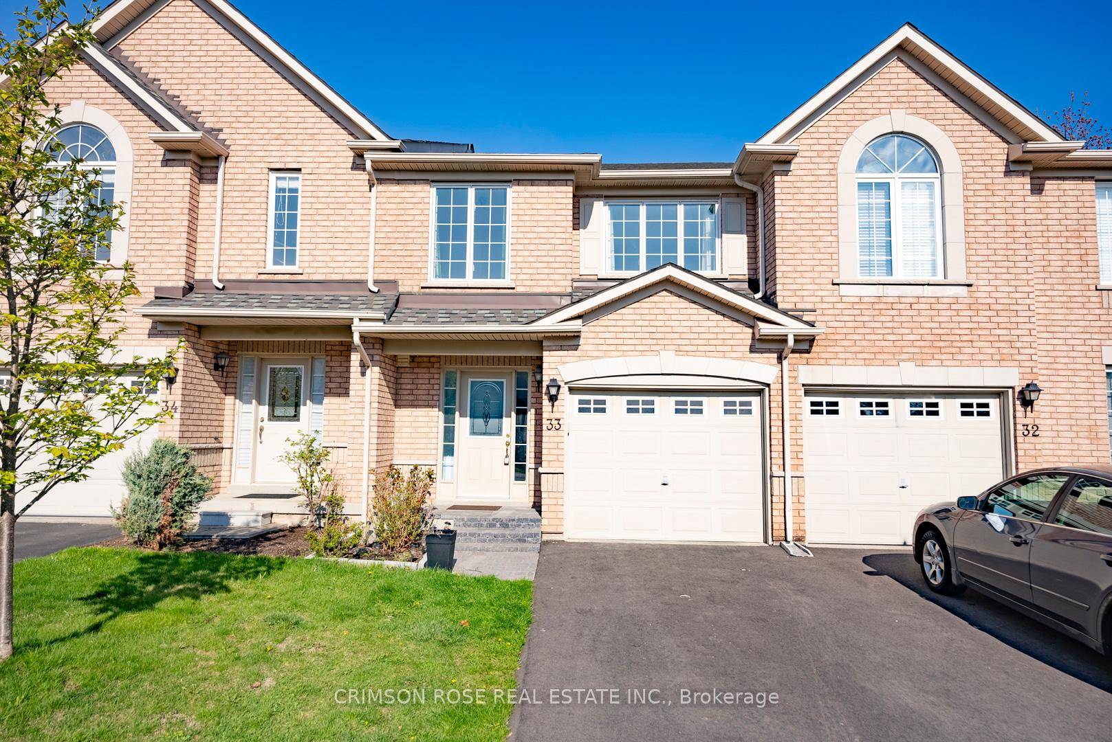 Fantastic 3 Bedrooms 3 Baths In The Heart Of The Prestige's Glen Abbey Neighbourhood In One Of The Most Desirable Area In Oakville Surround By Top Rated Schools.
