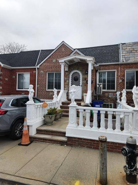 House in renovated from top to bottom with high Quality materials.