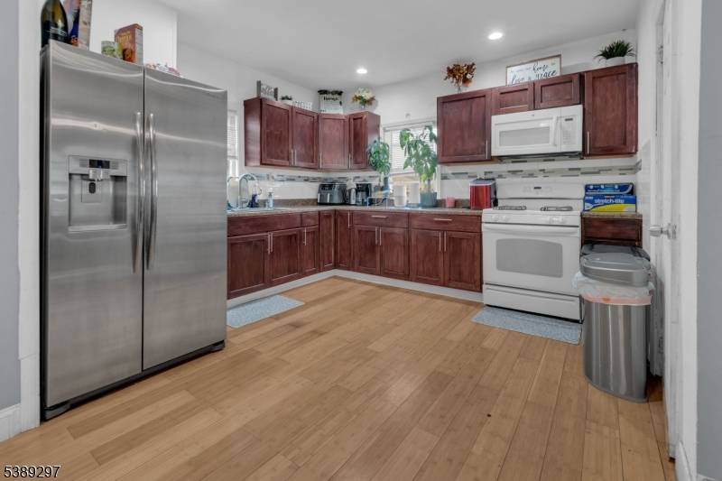 Welcome to this spacious 4 bedroom, 2 bathroom home in Newark's sought after Lower Vailsburg section !