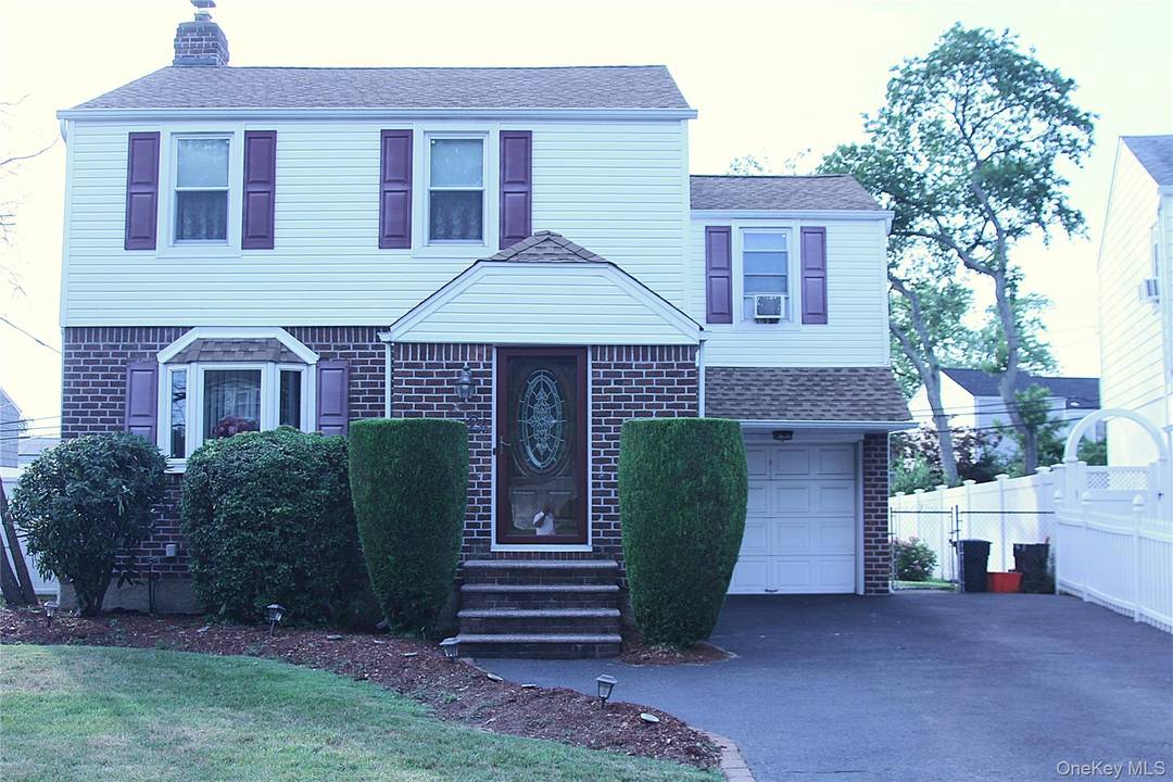 Welcome to this well maintained and inviting home.