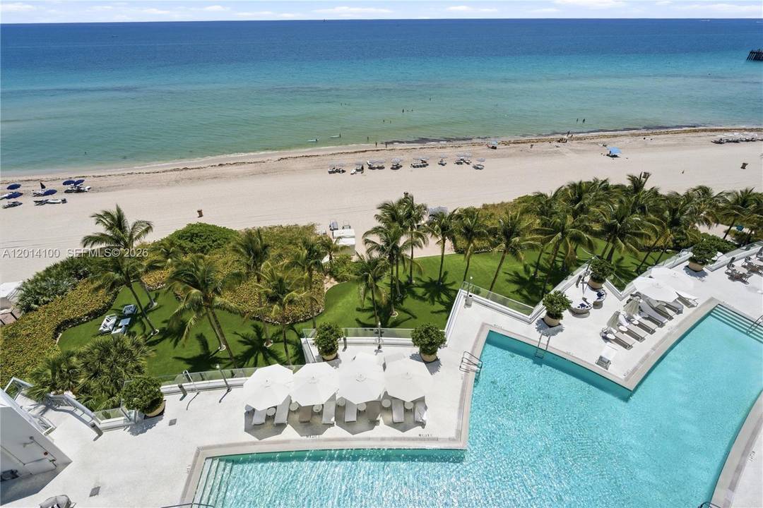 BREATHTAKING UNOBSTRUCTED OCEAN VIEWS FROM EVERY ROOM !