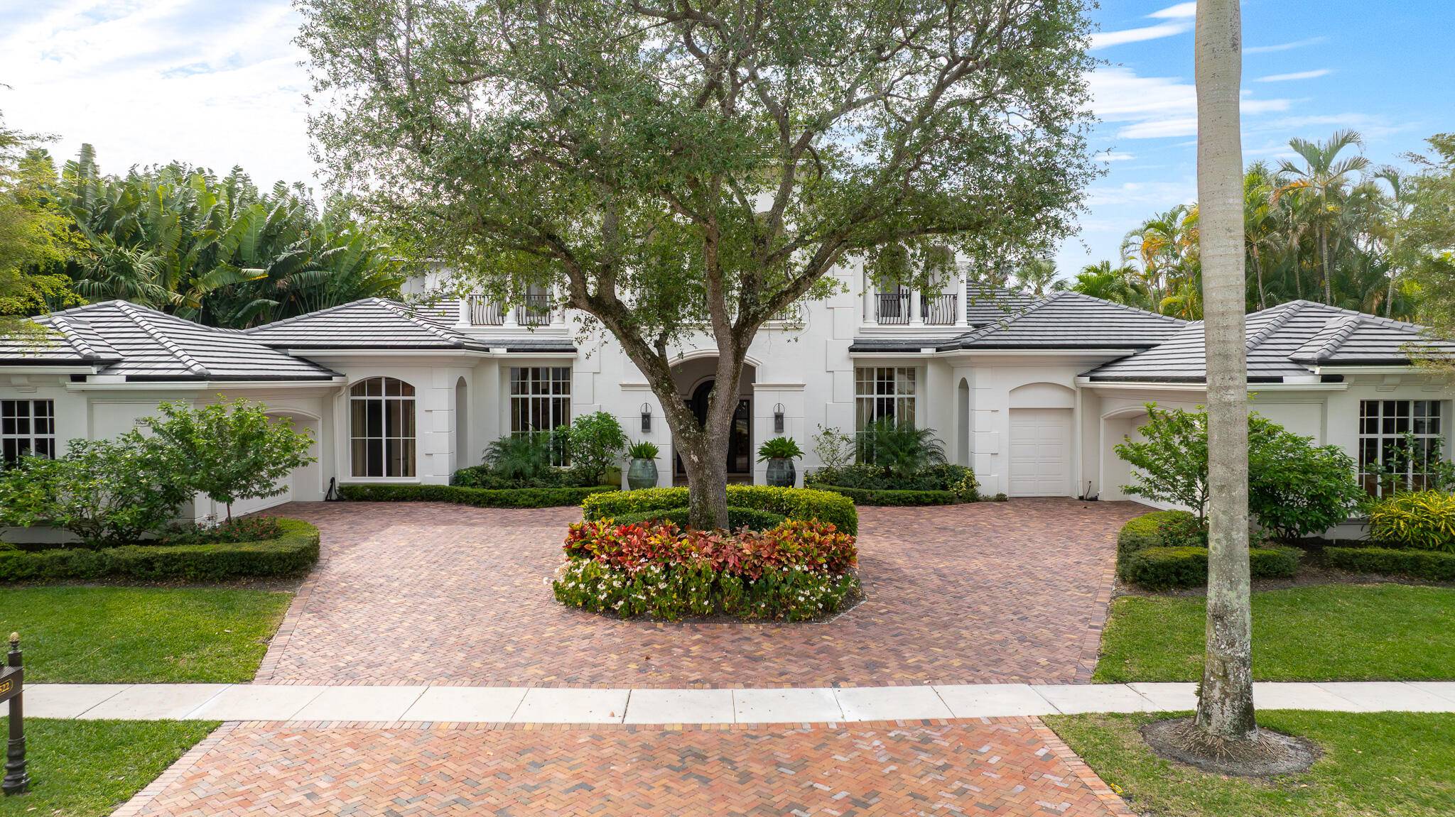 Full Golf Membership, magnificent Estate home located in the prestigious community of Isla Verde in Addison Reserve Country Club.