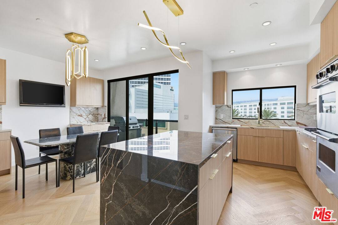 121  S Canon Dr 3BR Beverly Hills La