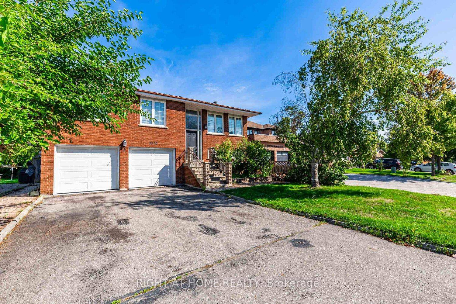 Spacious Detached Home Located In The Highly Sought After Neighborhood Of Maple Vaughan !