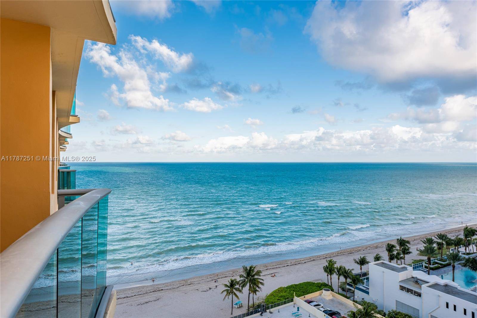 BEACHFRONT LIVING AT THE WAVE !