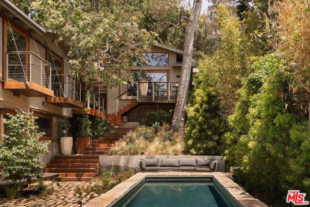 415 Mesa Rd 5BR Pacific Palisades La