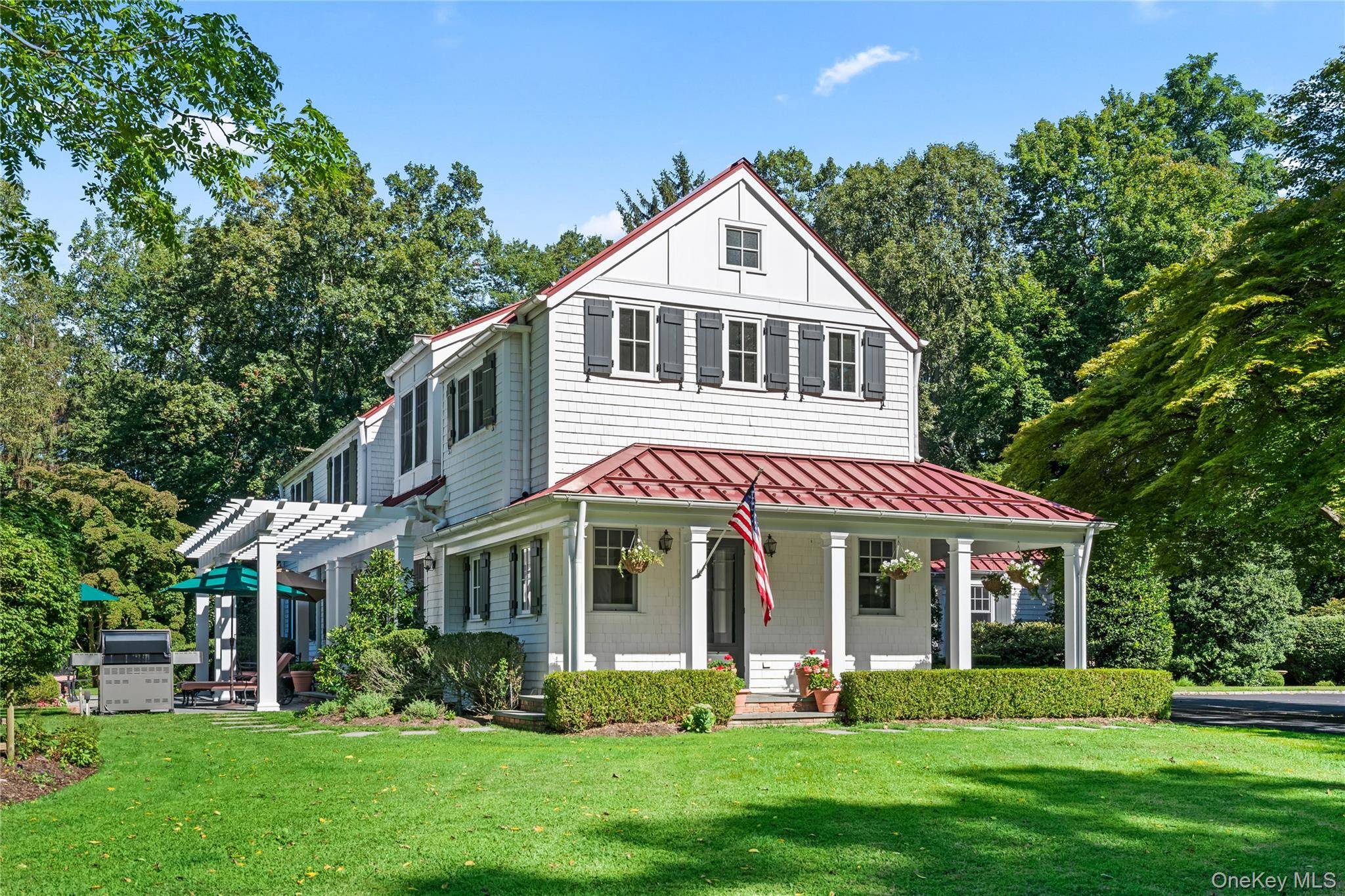 Every once in a while, a very special home will hit the market, and Dogwood Meadow is just one of these !