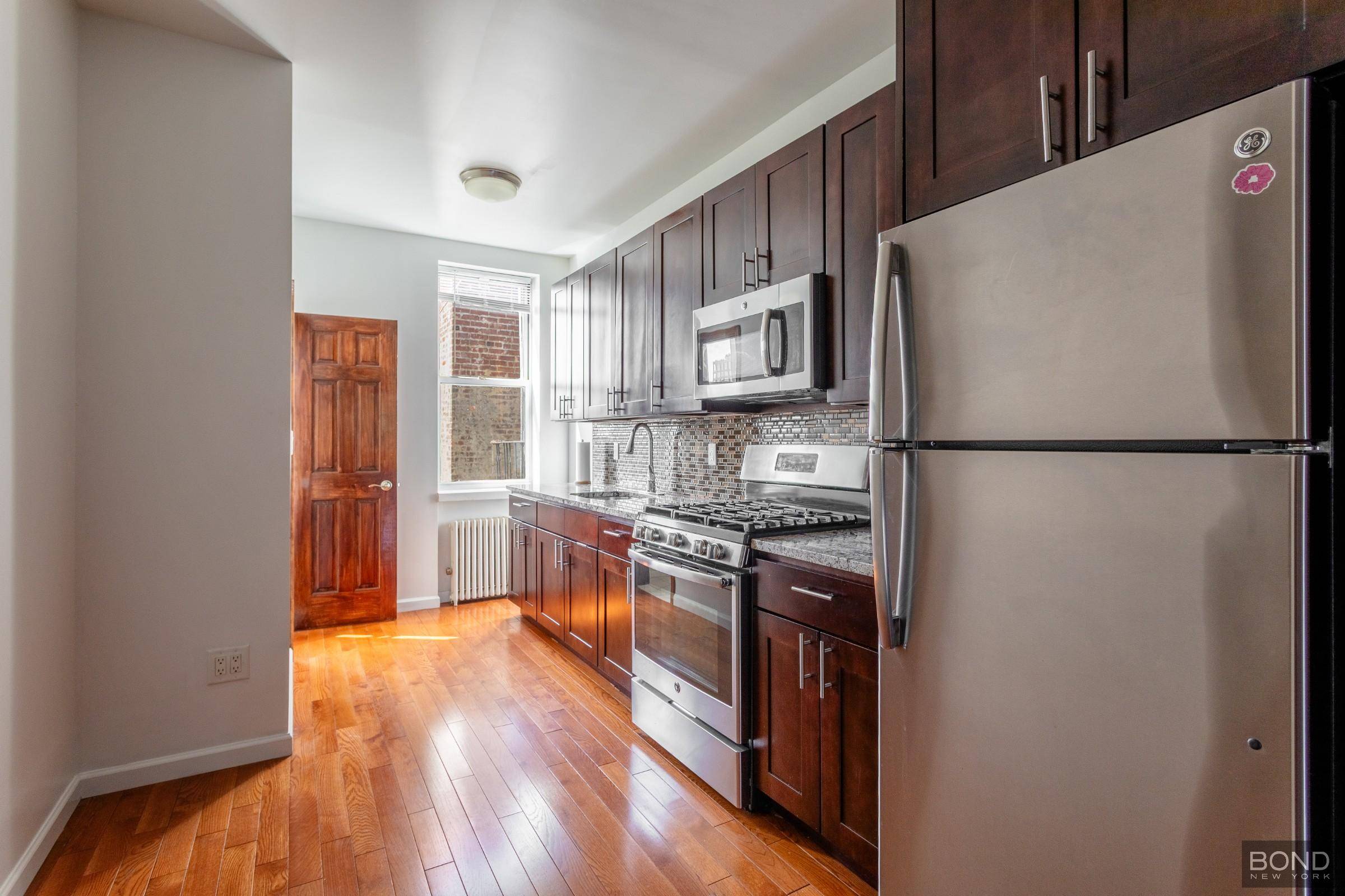 This stunning one bedroom apartment is located on trendy Franklin Street, in a prime Greenpoint waterfront location.