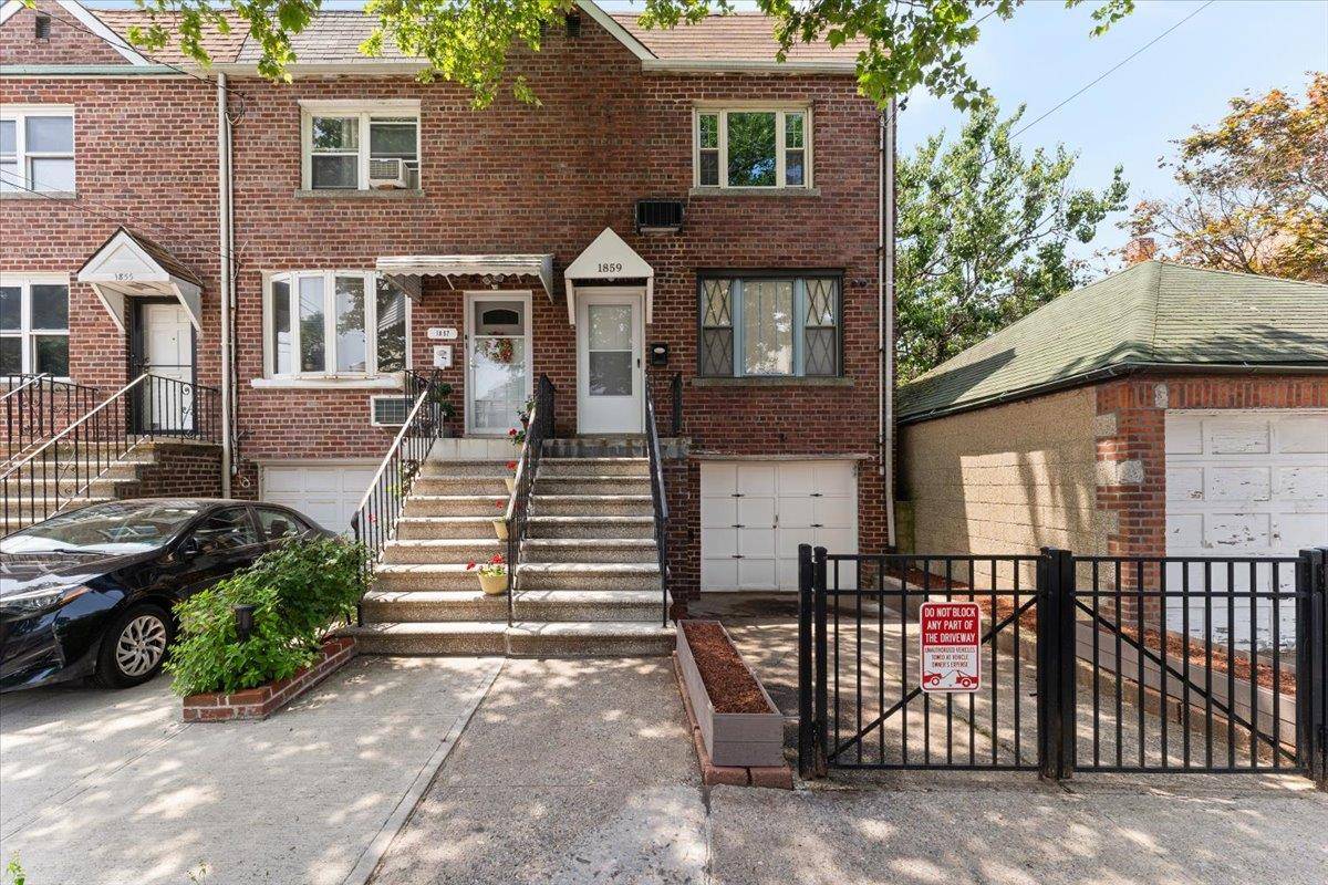 Welcome to this charming brick single family home in the highly sought after Morris Park neighborhood of the Bronx.