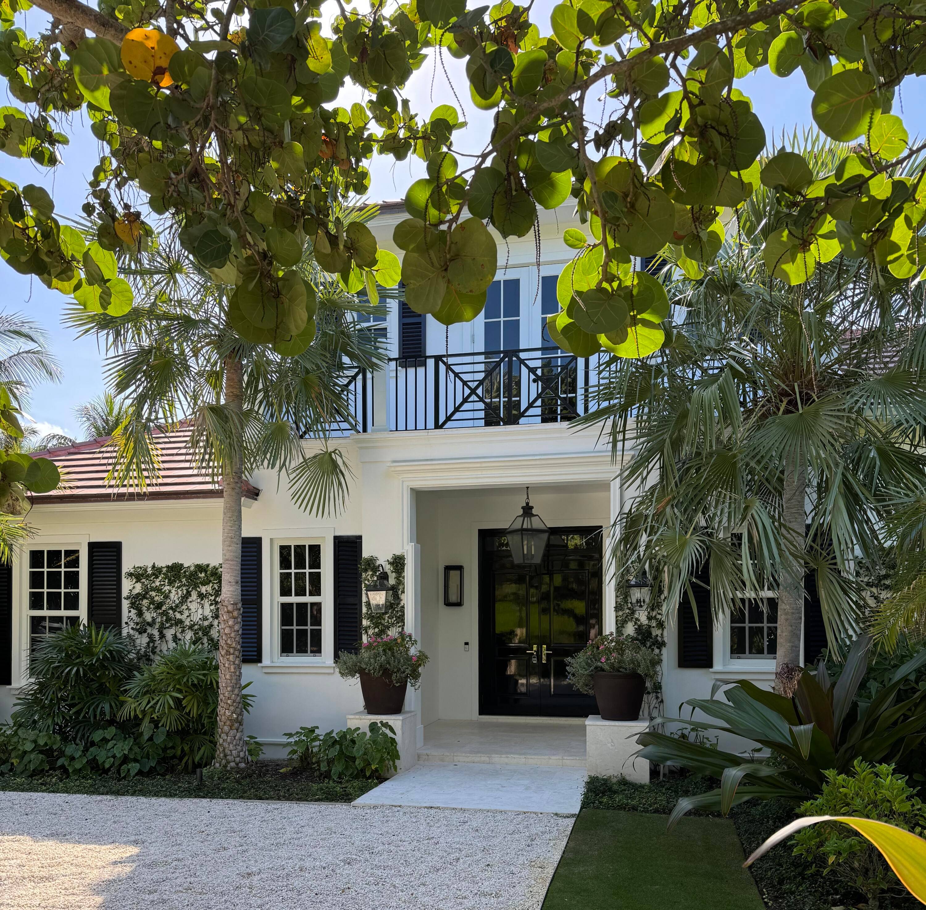 This luxurious new construction rental located in the Estate Section of Palm Beach offers 4 BD 4.