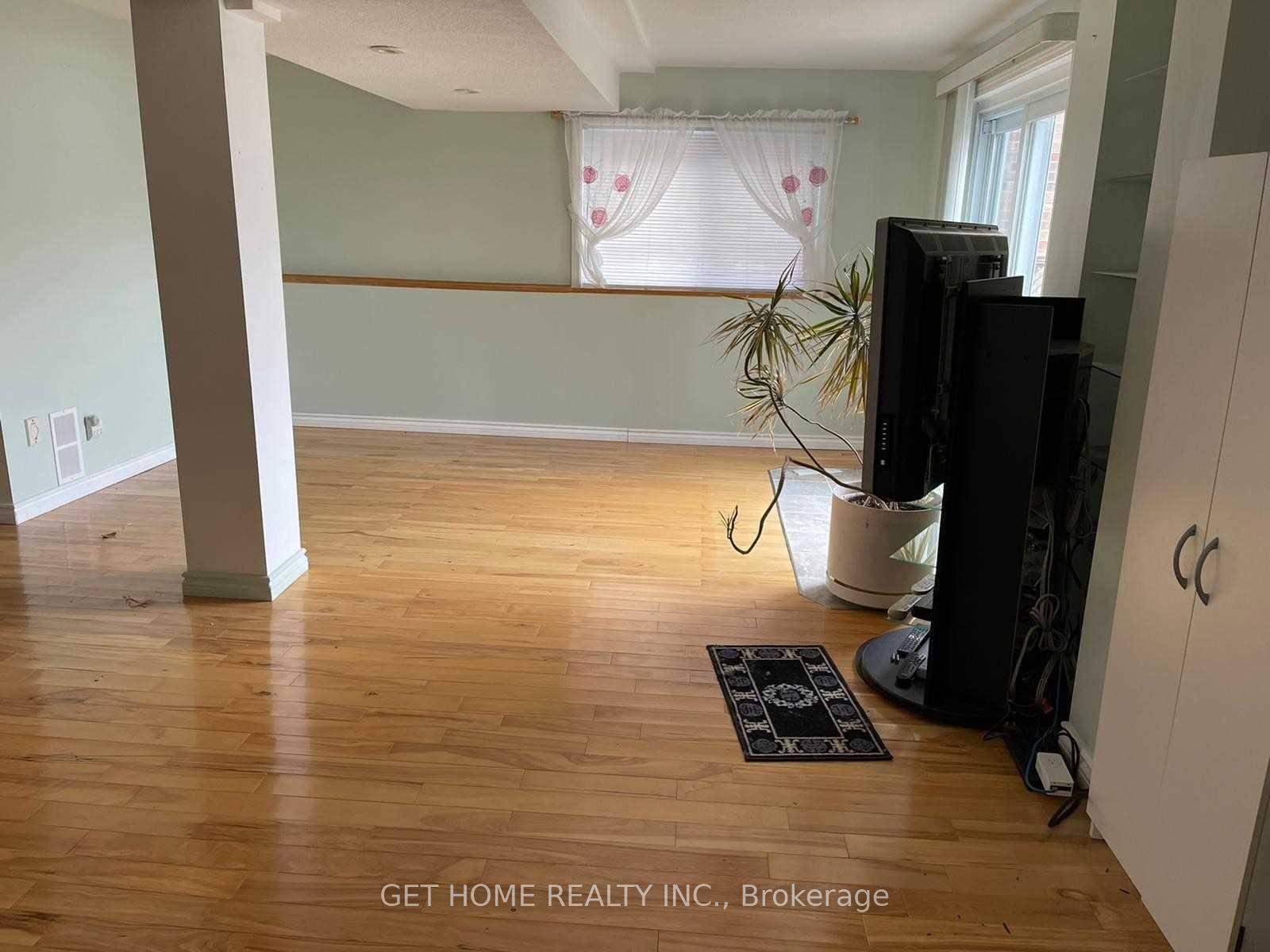 Amazing family home within walking distance to major shopping center in Kitchener !