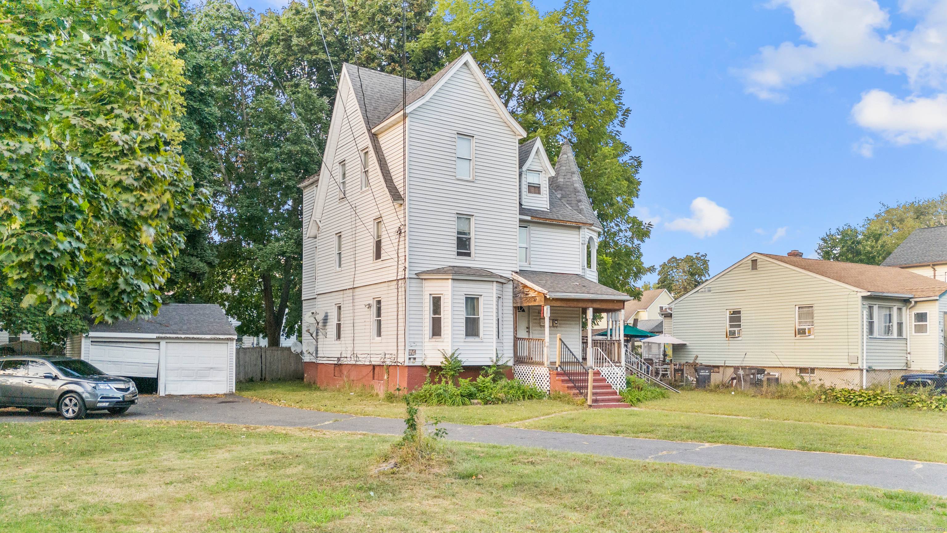 Investors take notice ! Fully Occupied 3 unit property located in the Blue Hills neighborhood, right on the Hartford Bloomfield line.