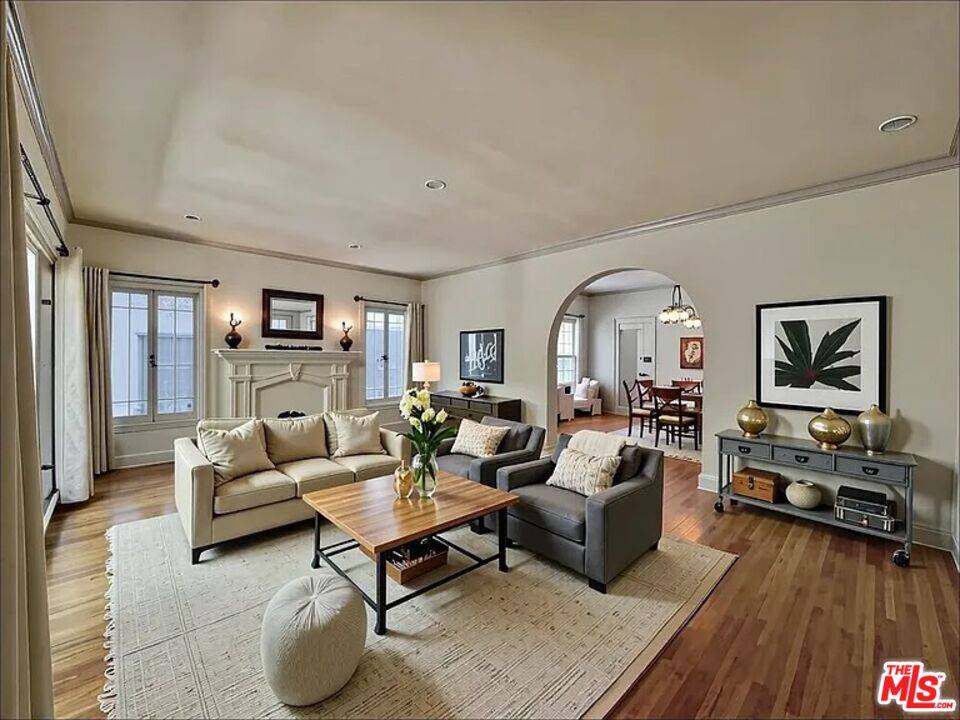 145  N Sycamore Ave 3BR Hancock Park La