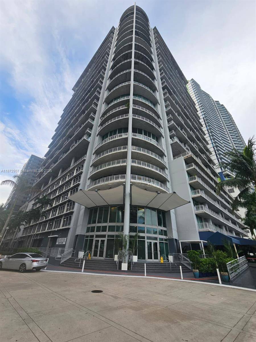 Modern Loft with Canal amp ; Pool Views in Brickell !