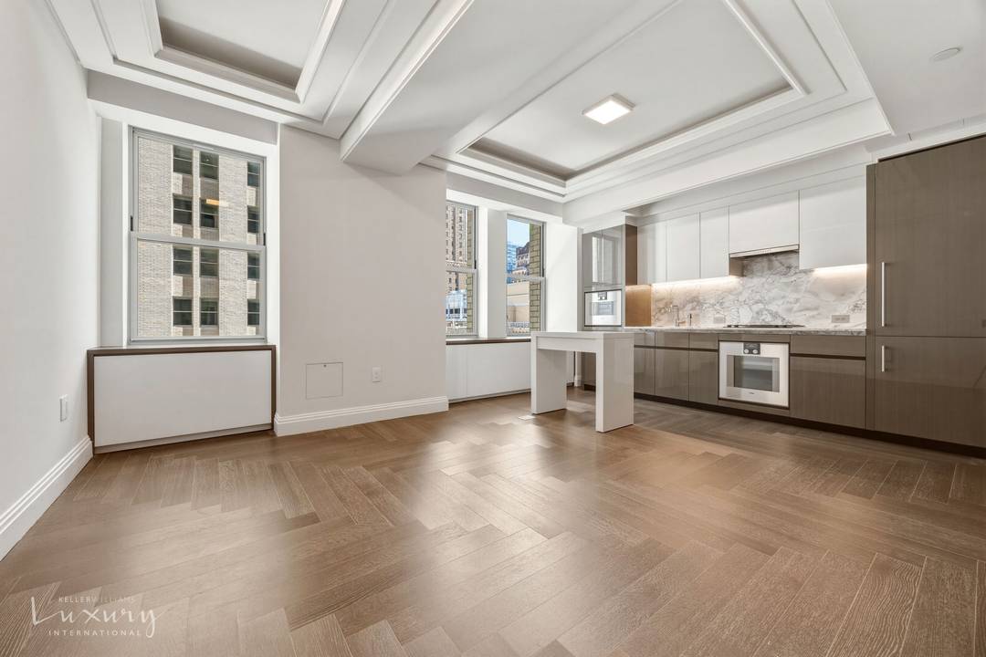 Located in the newly completed Waldorf Astoria Residences New York, the condominium component of the world famous hotel, Residence 2004 beautifully captures the luxury and elegance of this esteemed landmark ...