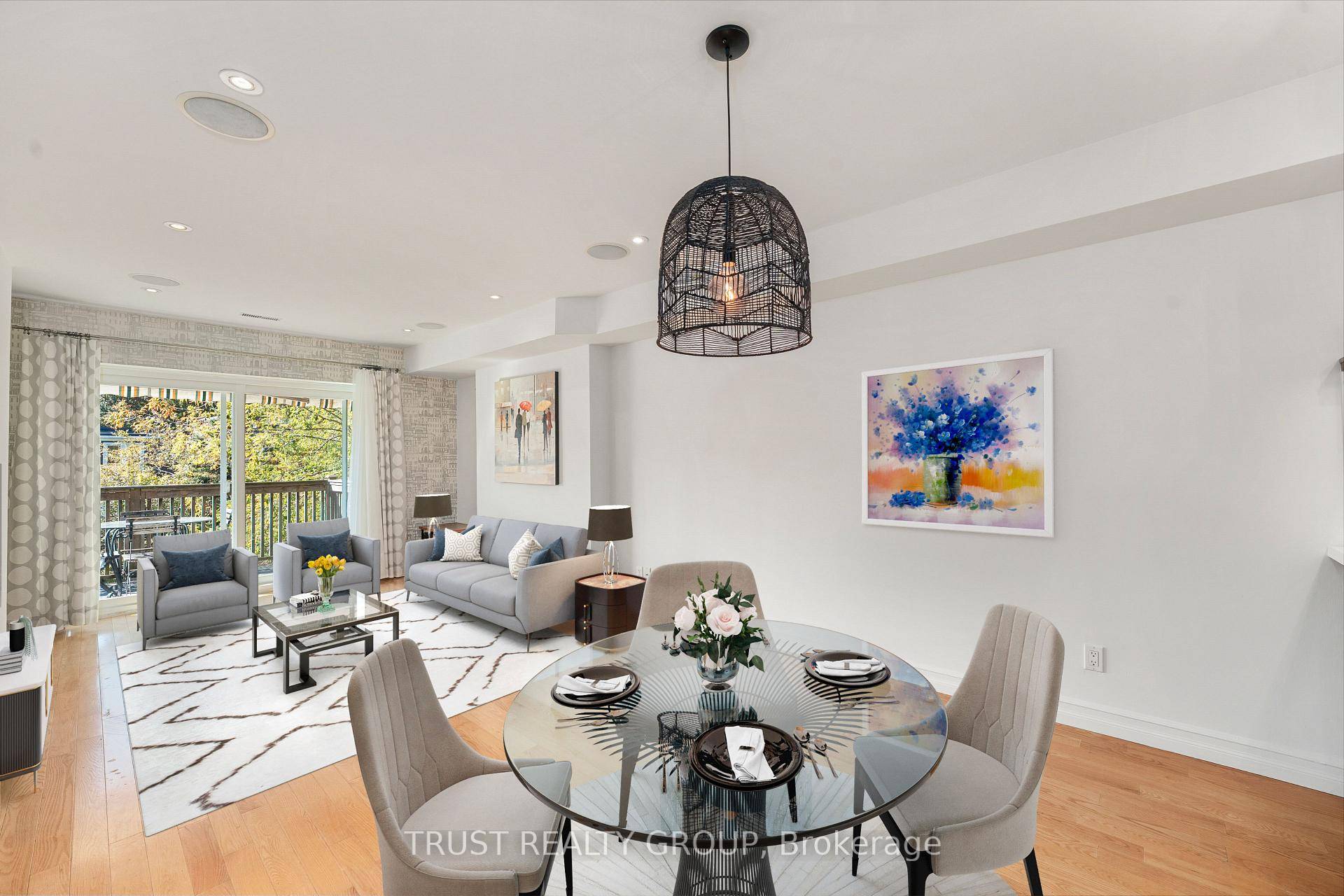 Recently renovated and never lived in !