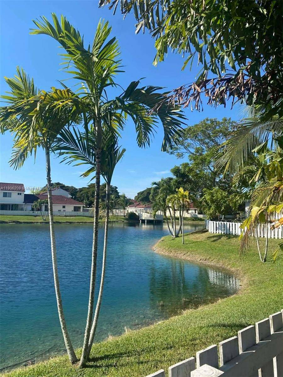 Beautiful 3 Bedroom Lakeview Villa in a Gated Community Welcome home to this stunning 3 bedroom, 2 bath villa nestled in a quiet and safe gated community with 24 hour ...