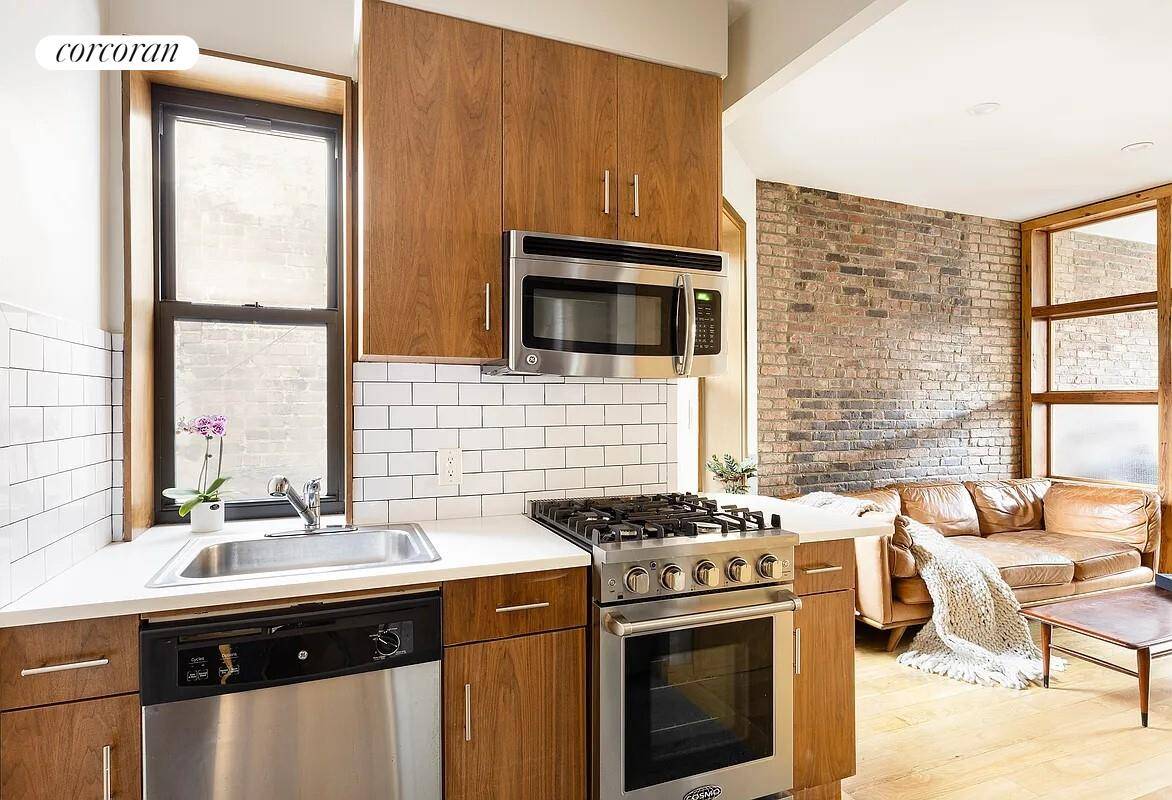 Turnkey one bedroom in the heart of Lower East Side.