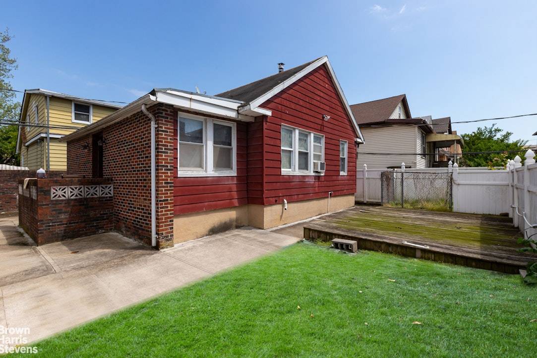 Located in the heart of Brighton Beach, this 1 family ranch perfect for development.