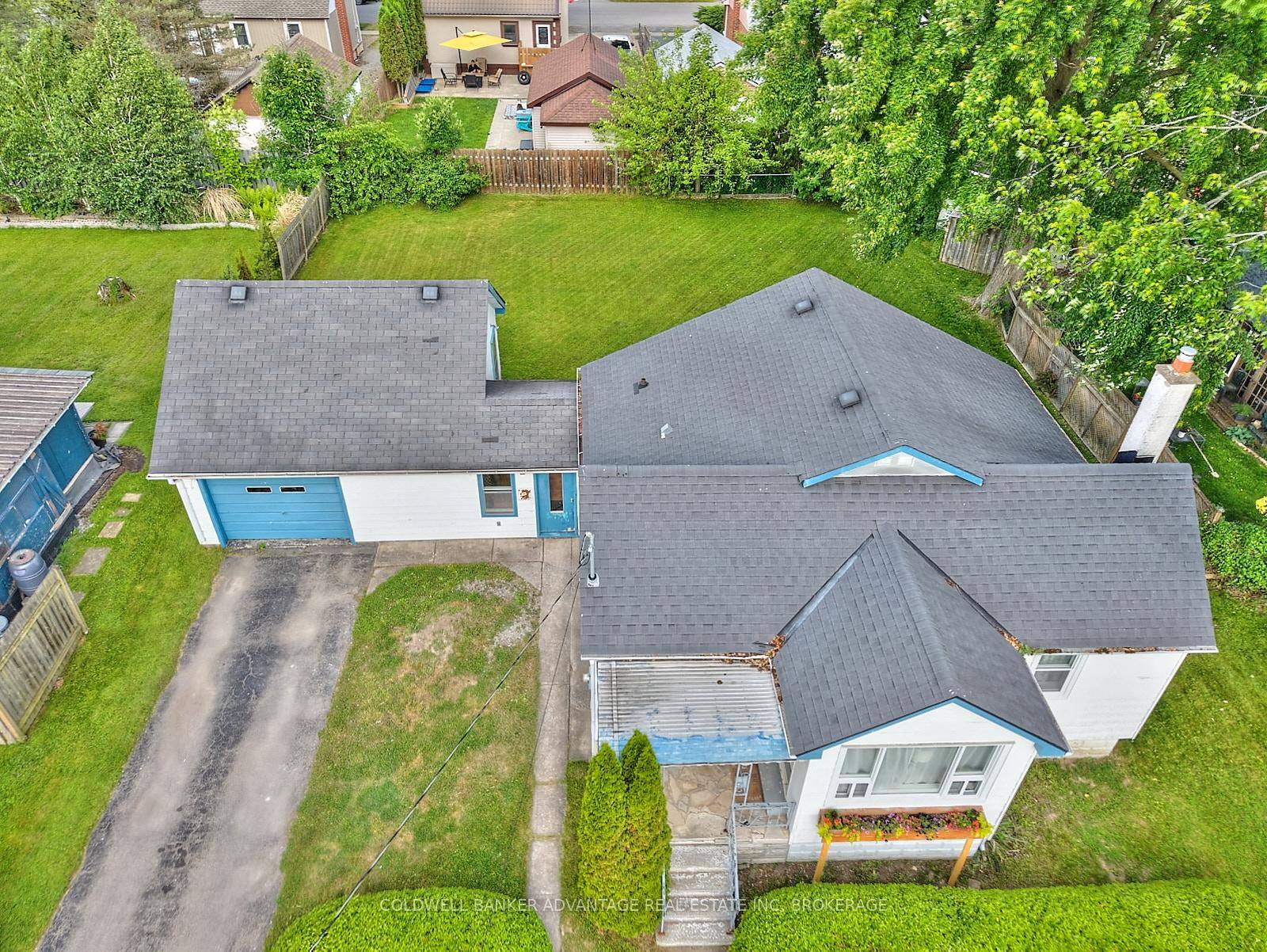 This cozy 3 bedroom home sits on a large lot in a quiet and desirable area of Welland.