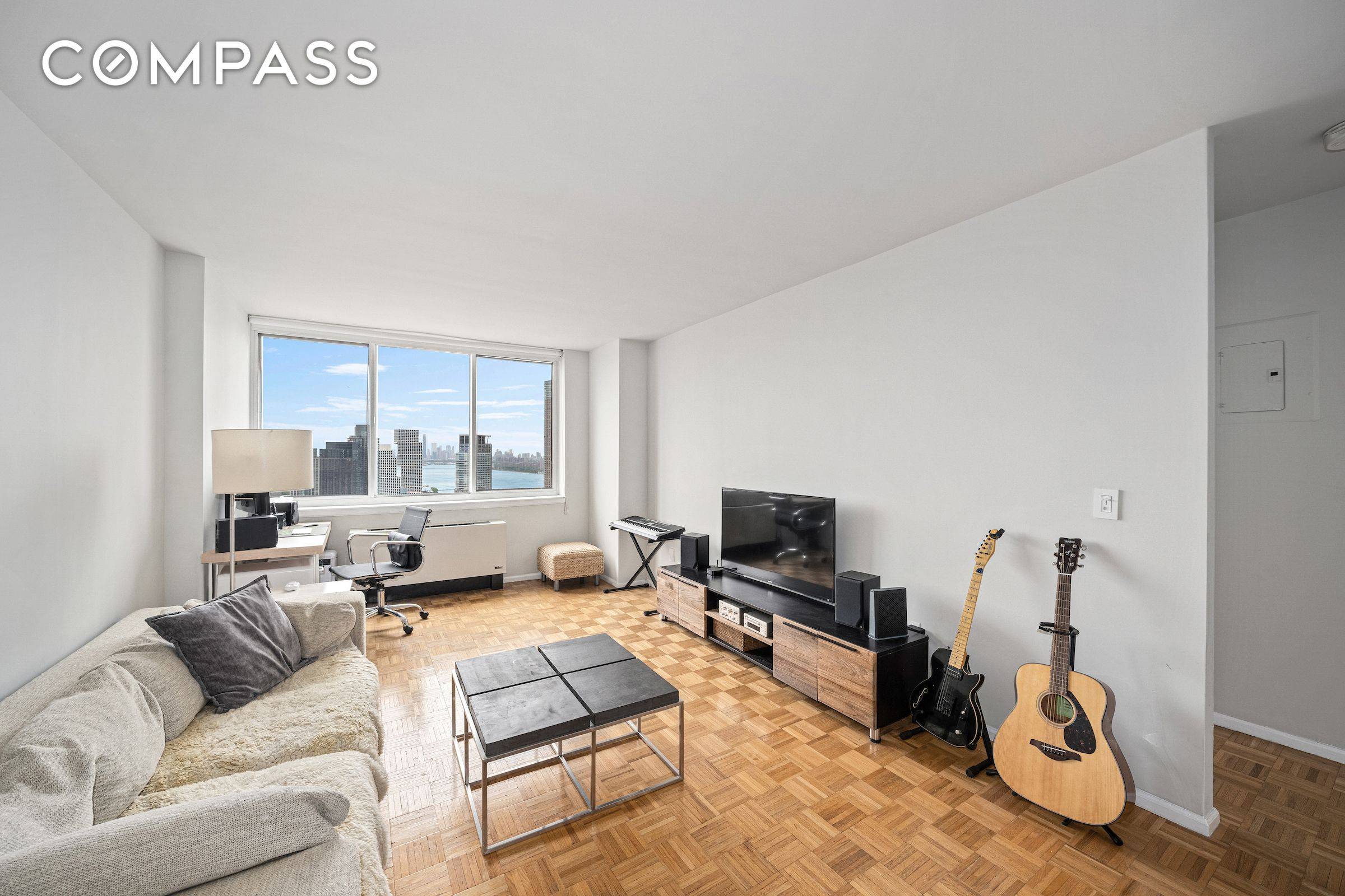 This south facing one bedroom is bathed in sunshine from sun up to sun down.