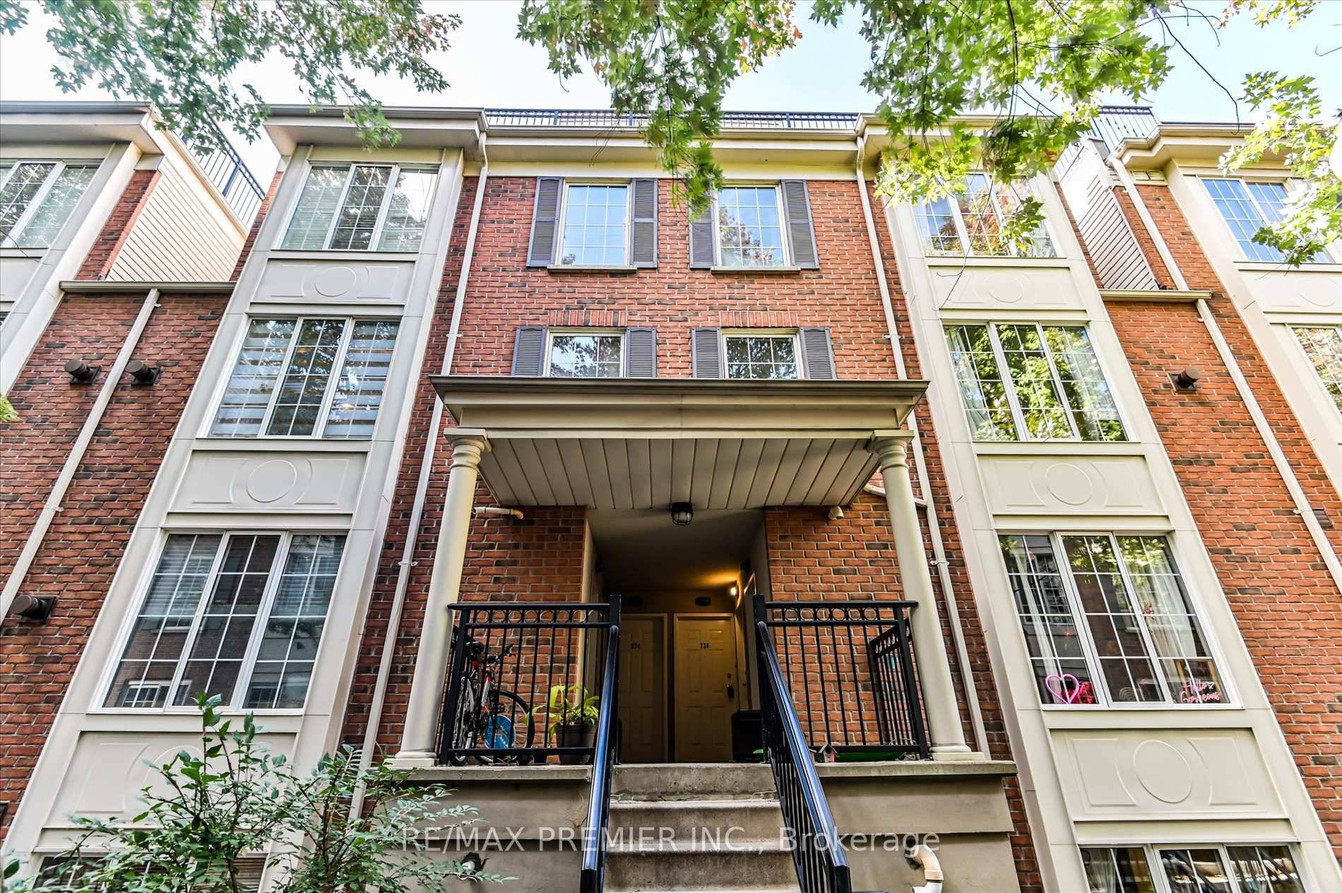 Experience Midtown Urban living at its finest with this Incredible townhome Located at Yonge and Sheppard, located in one of Toronto's most vibrant neighborhoods.