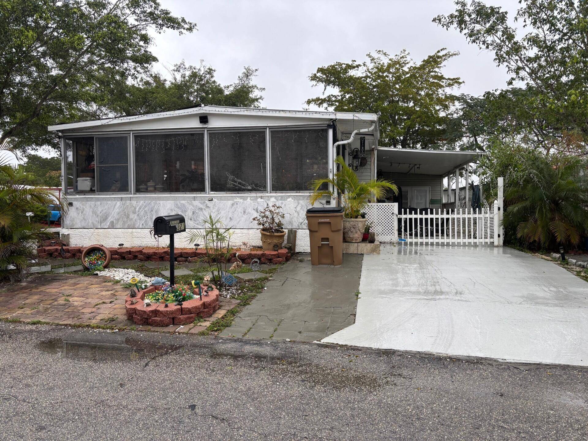 PRICE REDUCED ! ! ! DON'T MISS THE OPPORTUNITY TO SEE THIS BEAUTIFUL HOME, VERY WELL MAINTAINED.