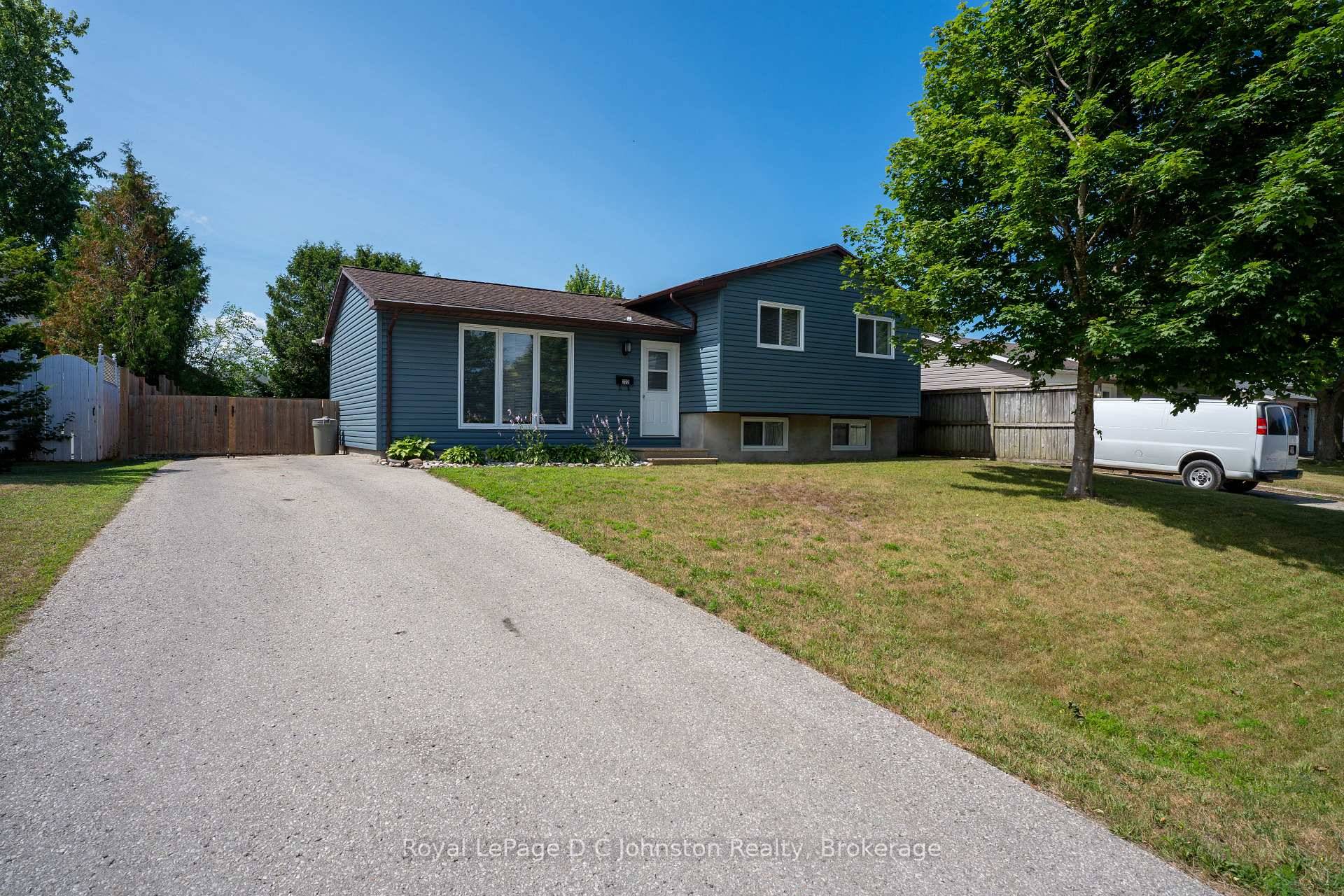 Fully updated 3 bedroom, 2 bath, 3 level side split home close to schools and the family Y childcare in Port Elgin.