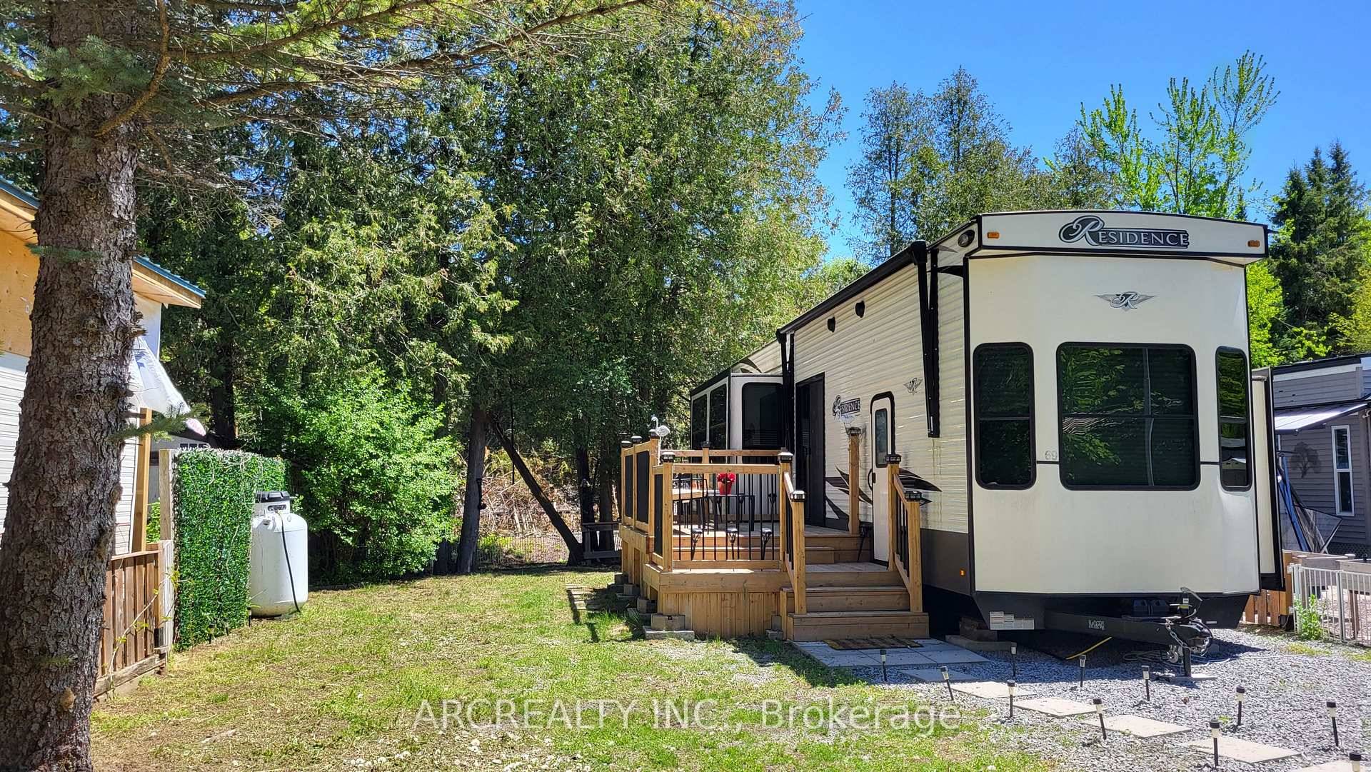 One Bedroom 2 lofts Trailer Mobile Home with spacious bathroom, loads of cabinets, upgraded appliances and floor plan designed for entertaining, manufactured in 2020.