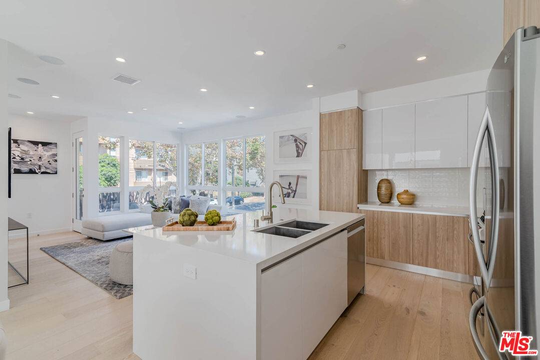 1214 N Sycamore Ave 3BR Hollywood La