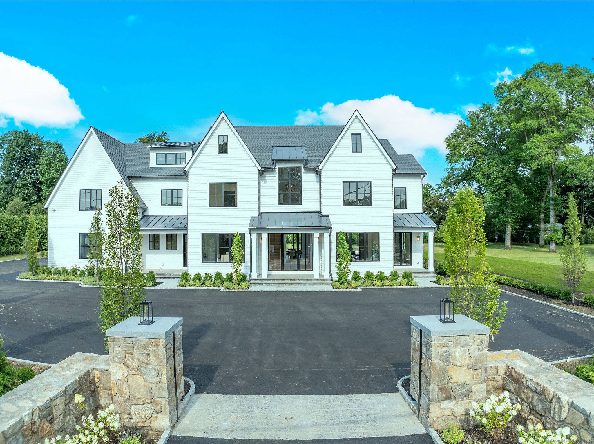 Convenience sophisticated style is what you get with this ultra chic 6 bedroom, 8.