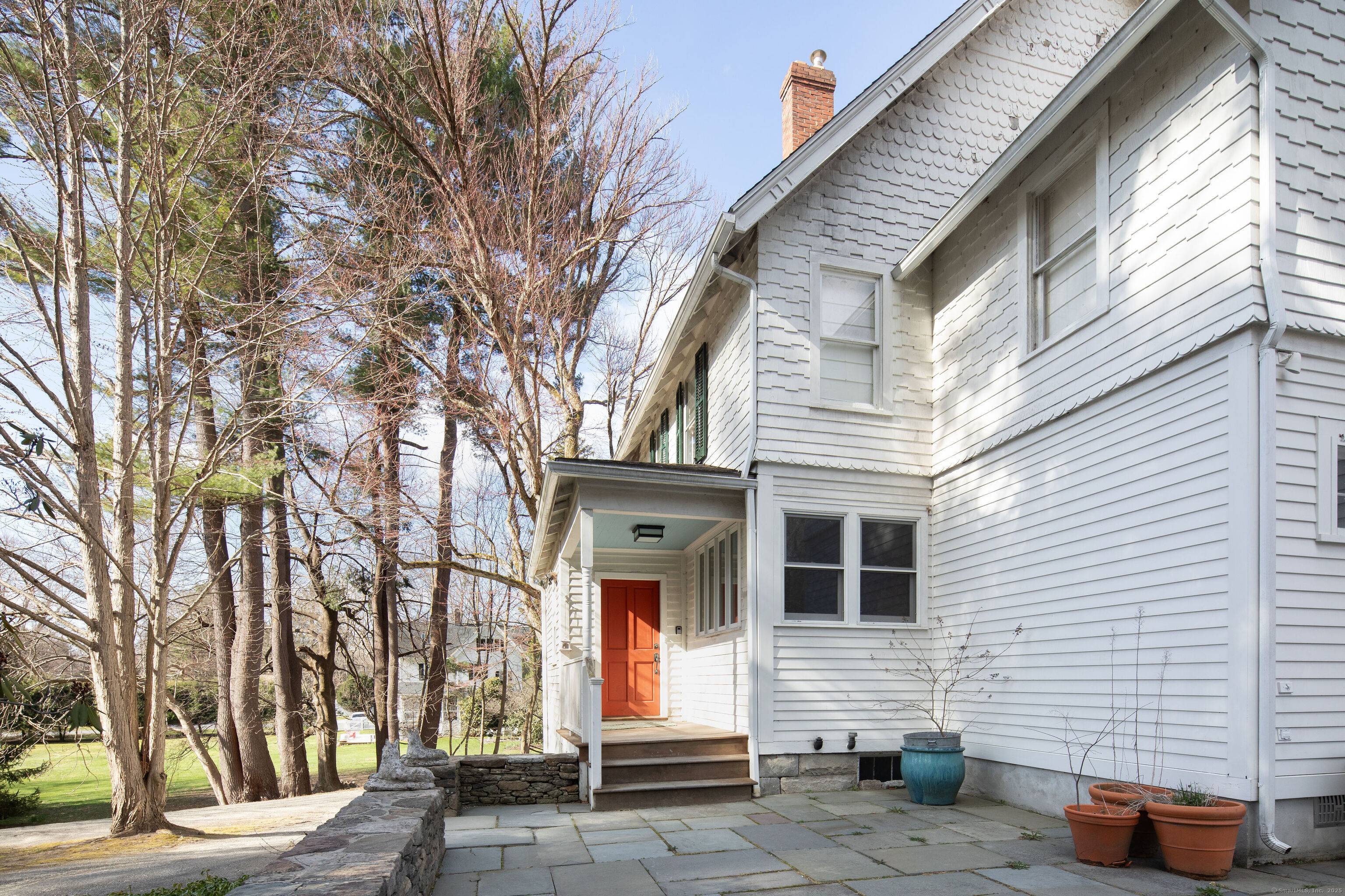 AVAILABLE JULY 1, 2025 JULY 31, 2025 Nestled in the village of Lakeville, this thoughtfully designed home is conveniently situated with sidewalk access to restaurants, the bike path, and Lakeville ...