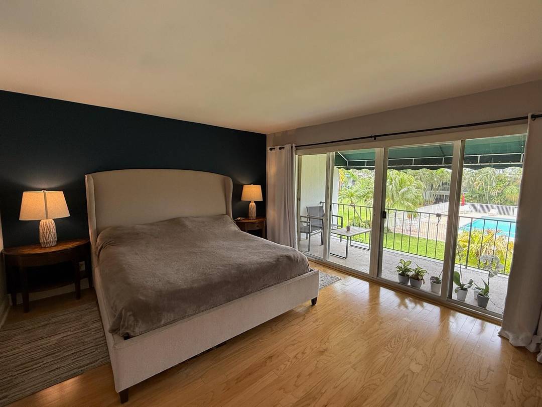 3 beds 2 full baths in North Palm Beach.