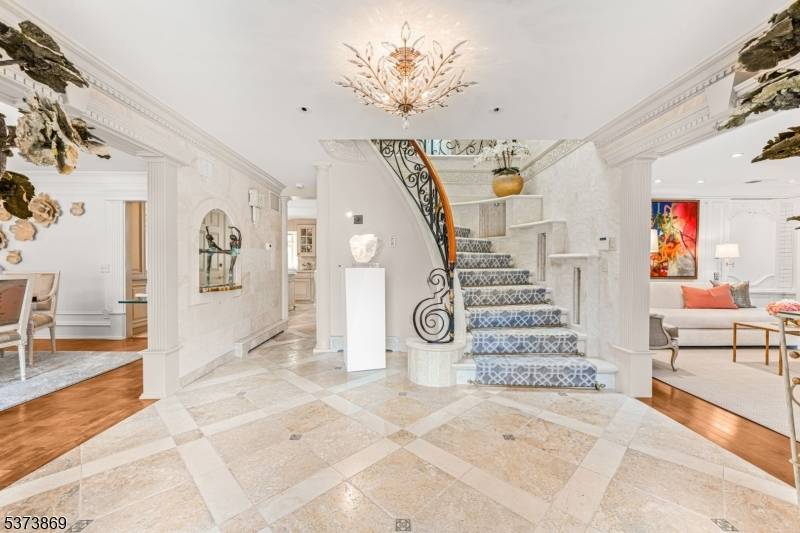 Luxury living at its finest !