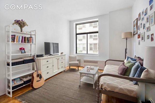 CONDOP ! UNLIMITED SUBLEASING AFTER 1 YEAR OF OWNERSHIP NO BOARD INTERVIEW CO PURCHASING, STUDENTS AND FOREIGNERS ARE WELCOME.
