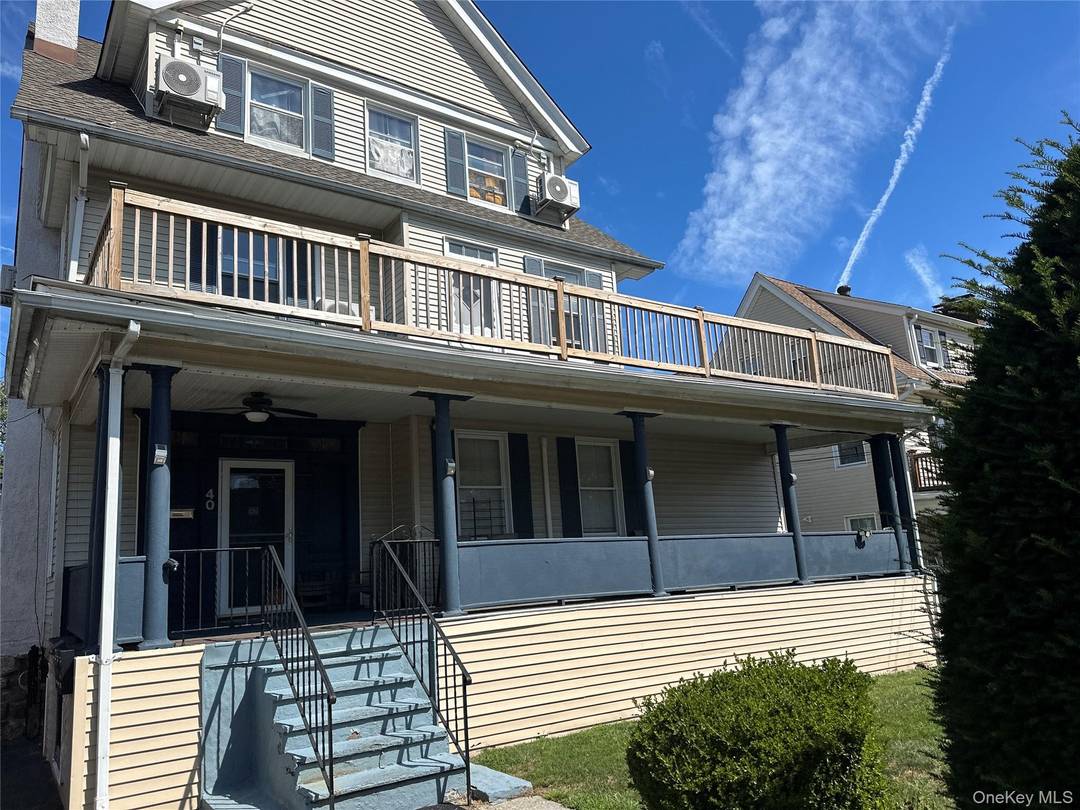 Spacious 3 Bedroom Apartment Fully Furnished in New Rochelle Welcome to this beautifully renovated third floor 3 bedroom, 1 bath apartment.