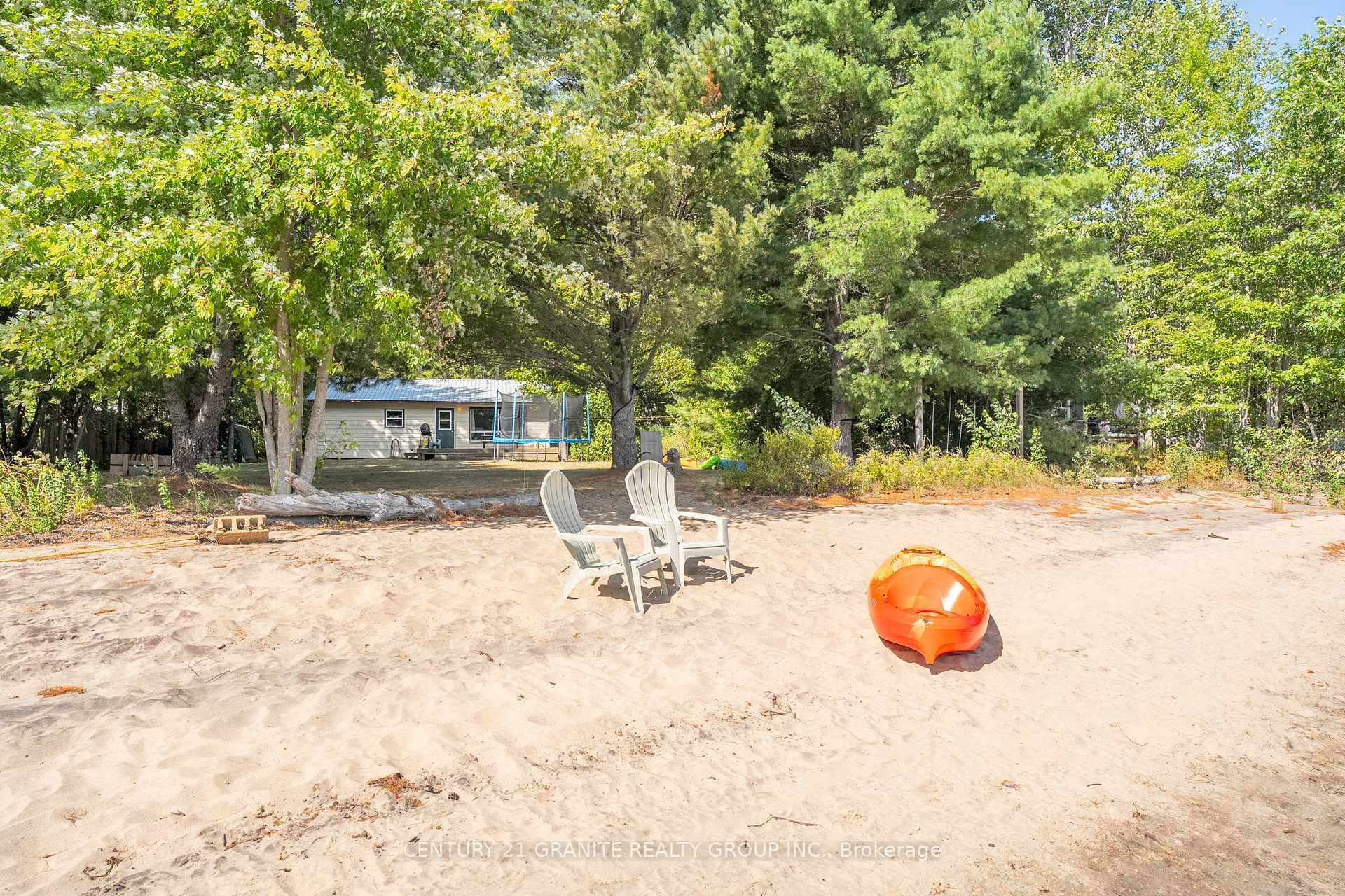 Cozy Cottage on Papineau Lake.