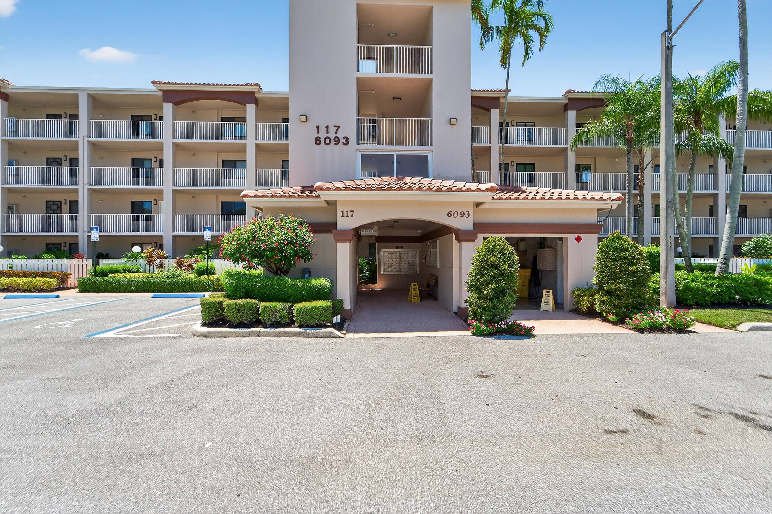 Spectacular, light filled 3rd floor corner 2 2 condo with convertible den with large storage closet.