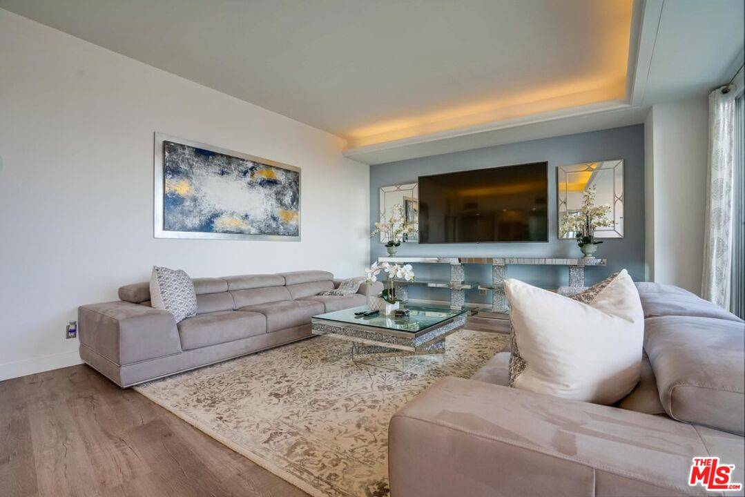 7250 FRANKLIN AVE 2BR Hollywood Hills East La