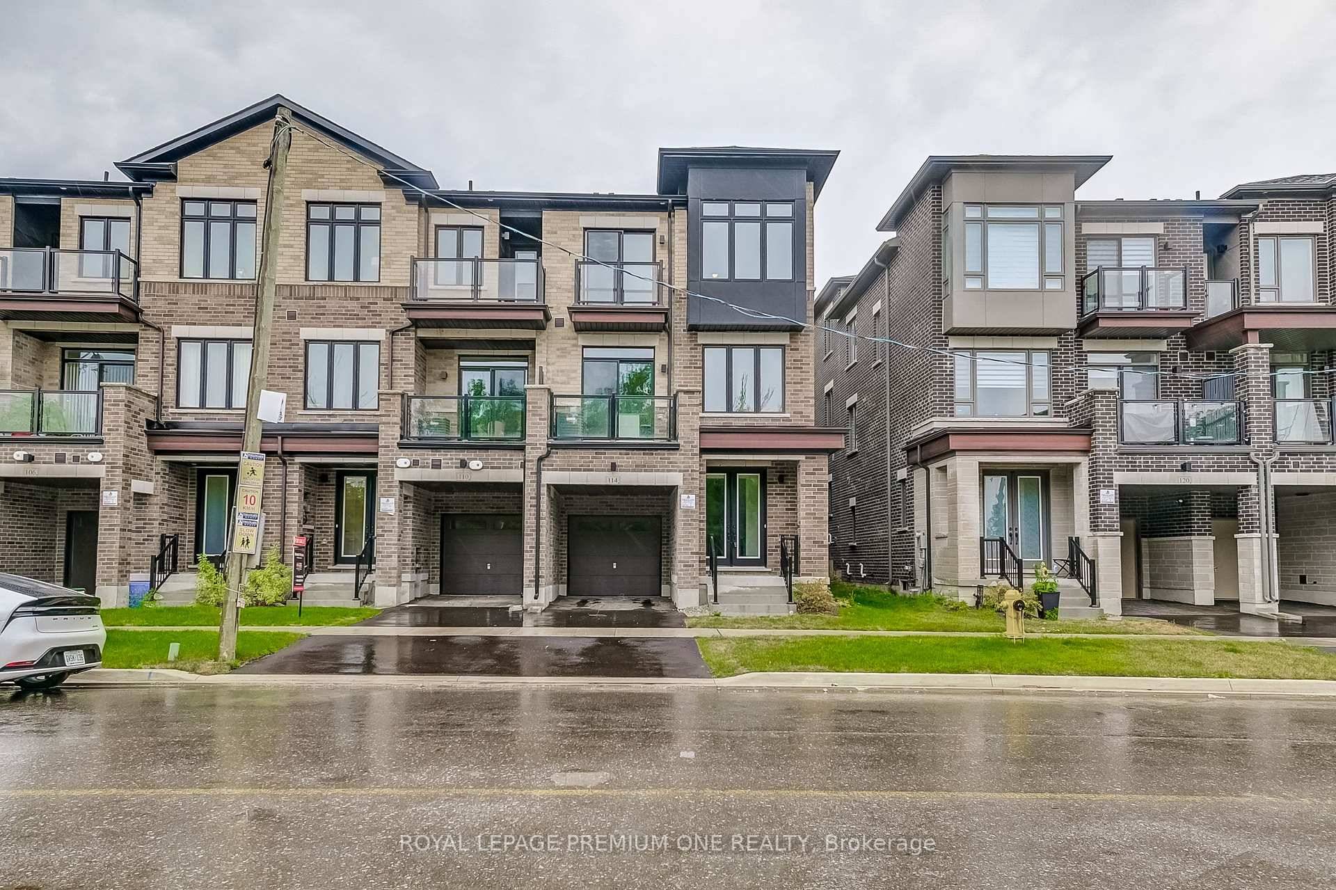 A Brand New Freehold End Unit Townhouse in Woodbridge, a most sought after neighborhood !