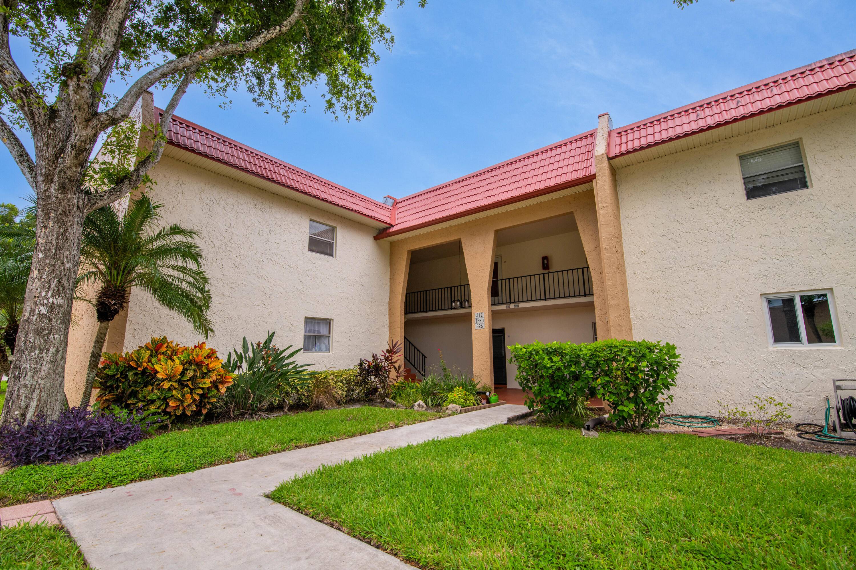 GREAT PRICE, LOW HOA ! This nicely renovated and ready to move in 1st floor unit in popular gated Golden Lakes Village won't last !
